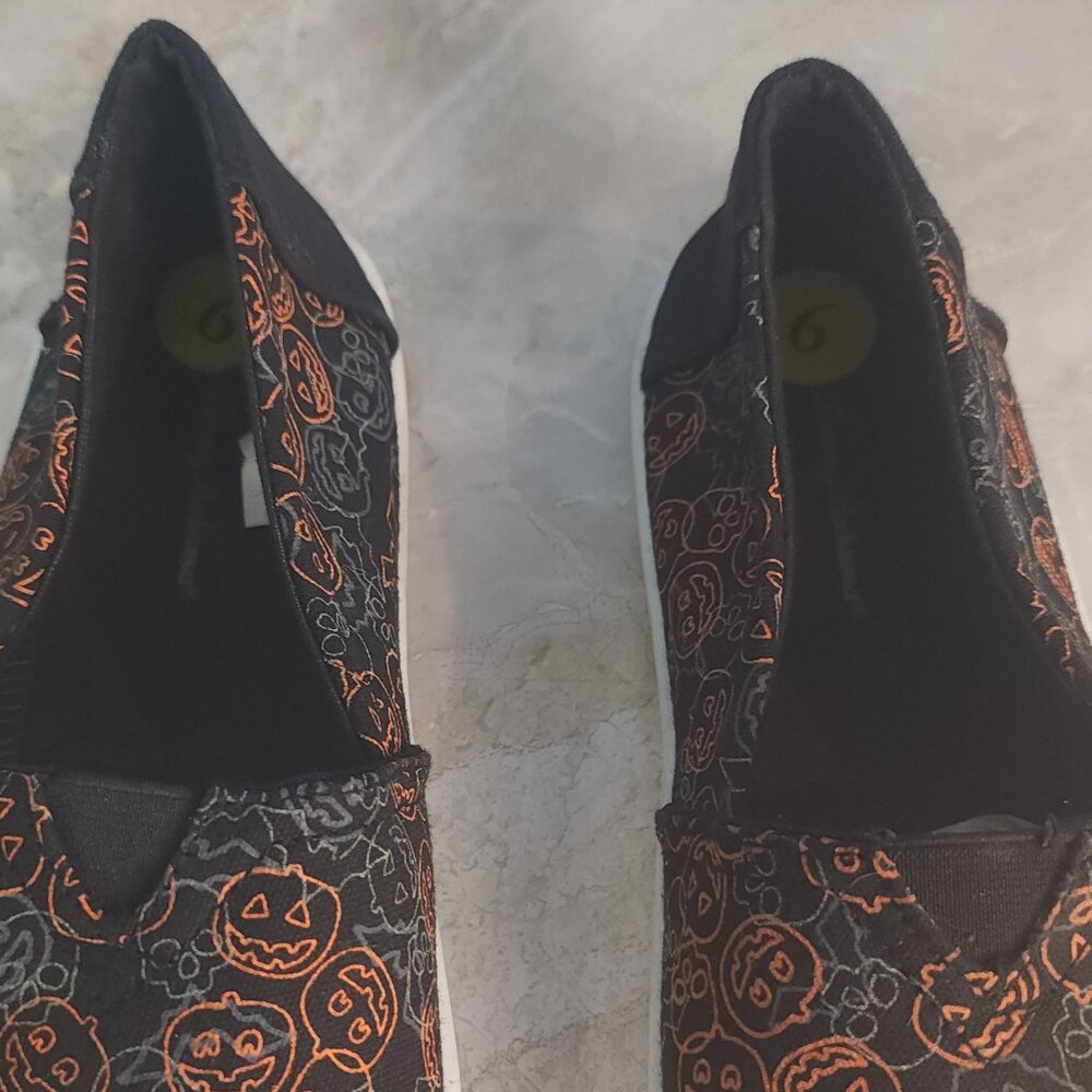 Tommy Bahama Halloween Womens Slip On Casual Shoes Glow in the Dark Sz 9 - Picture 4 of 8